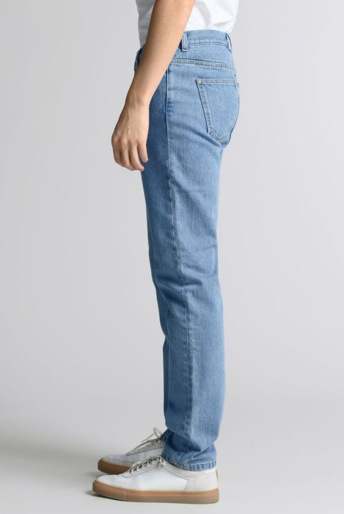 Spodnie jeansowe z pranego denimu – Archiwum Spodnie jeansowe z pranego denimu – Archiwum