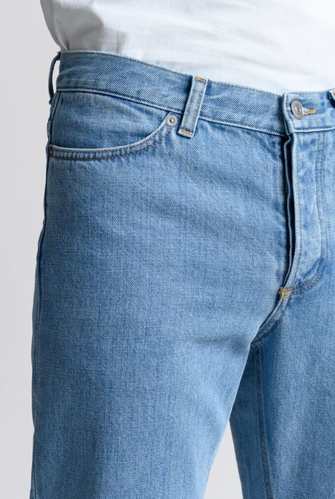 Spodnie jeansowe z pranego denimu – Archiwum Spodnie jeansowe z pranego denimu – Archiwum