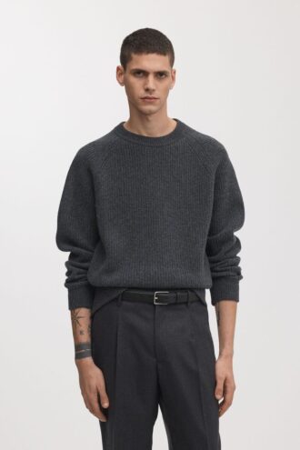 Sweter z grubej wełny