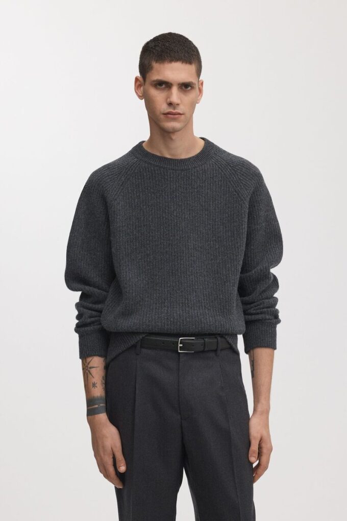 Sweter z grubej wełny