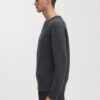 Sweter z grubej wełny