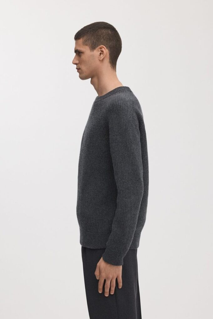 Sweter z grubej wełny