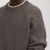 Sweter z grubej wełny