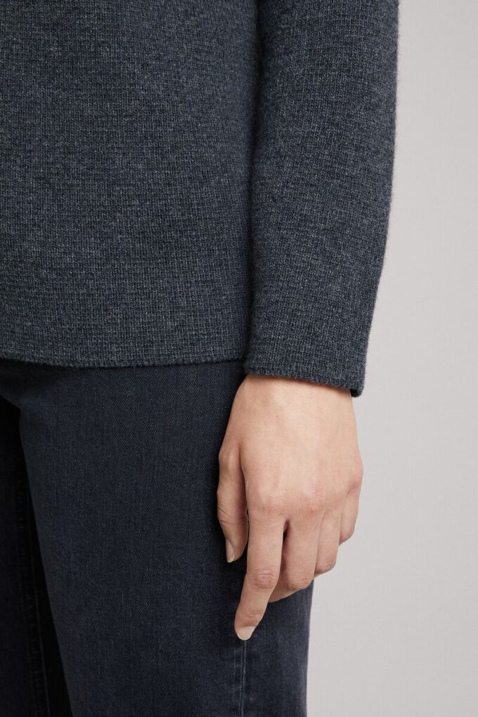 Wełniany kardigan – archiwum Wełniany kardigan – archiwum